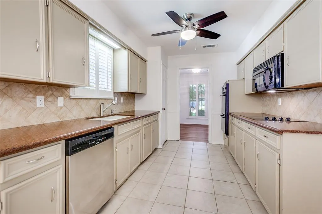 1006 Hillsdale Drive