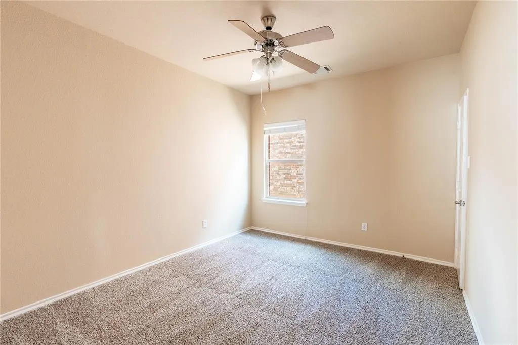 2233 Canyon Point