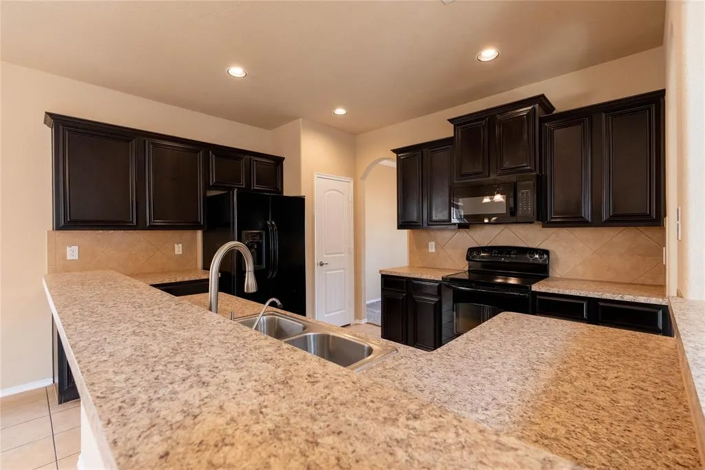 2233 Canyon Point