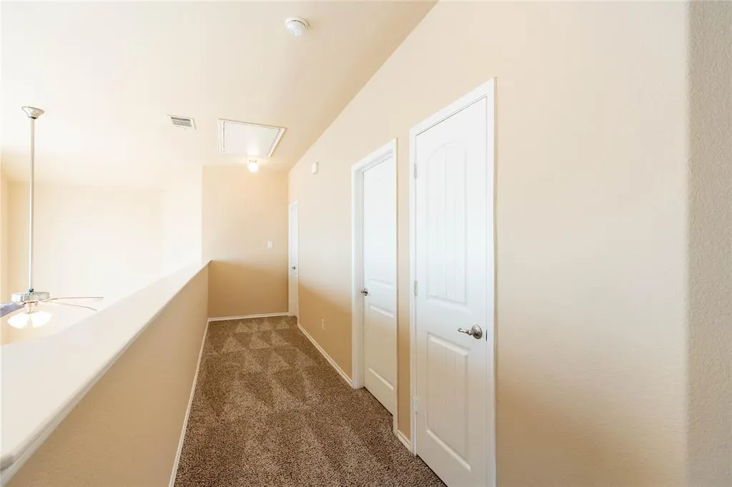 2233 Canyon Point