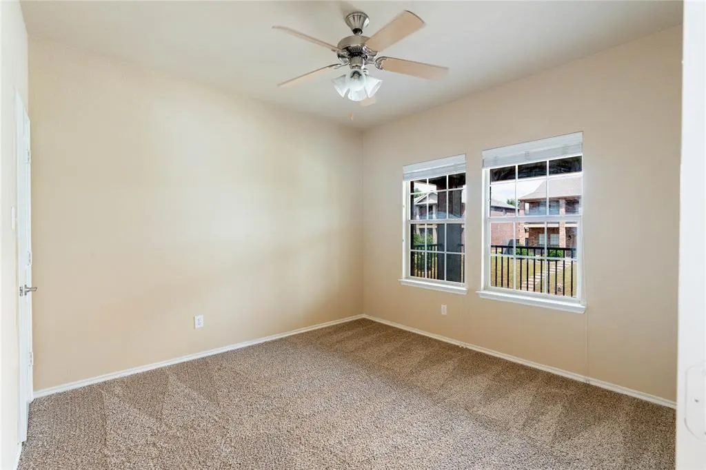 2233 Canyon Point