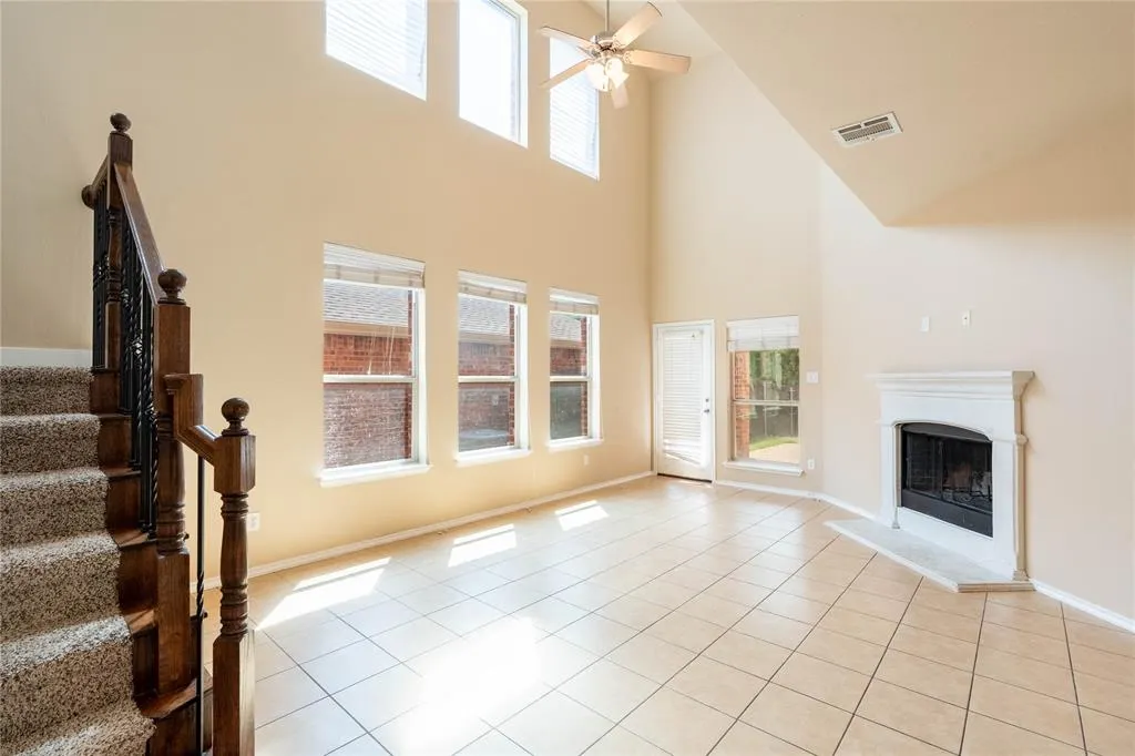 2233 Canyon Point