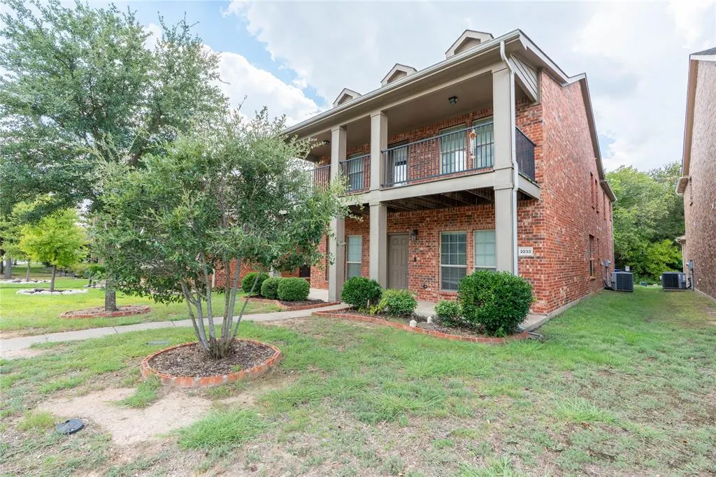 2233 Canyon Point