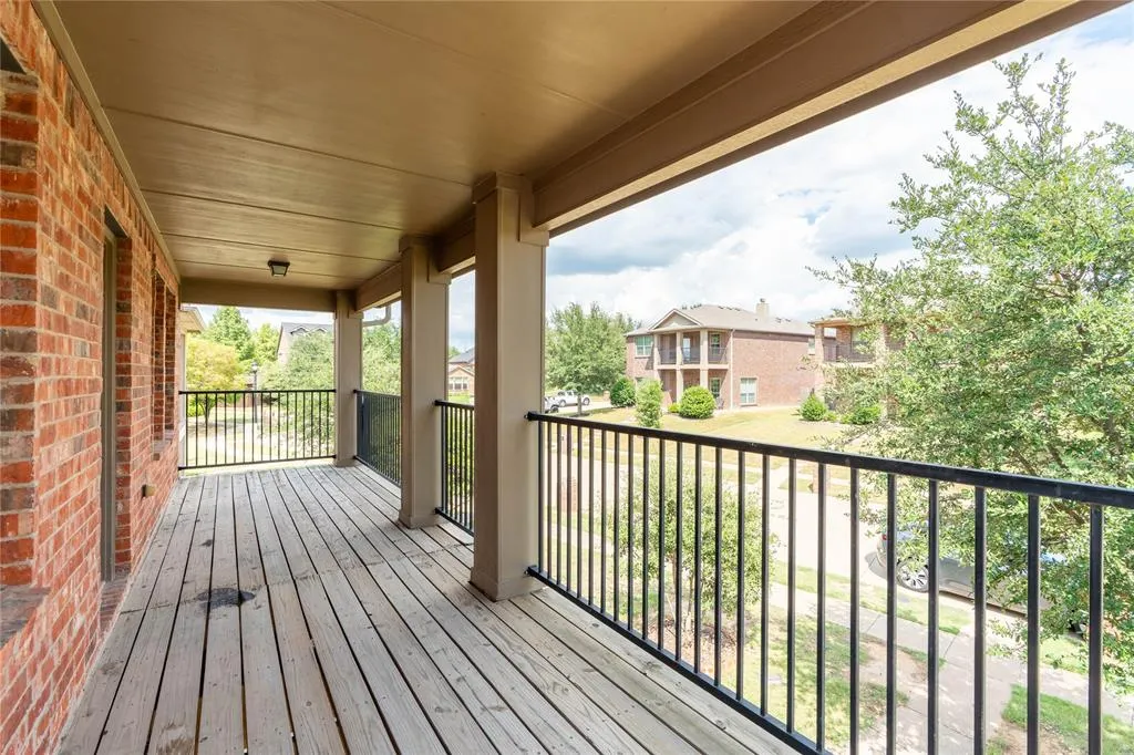 2233 Canyon Point