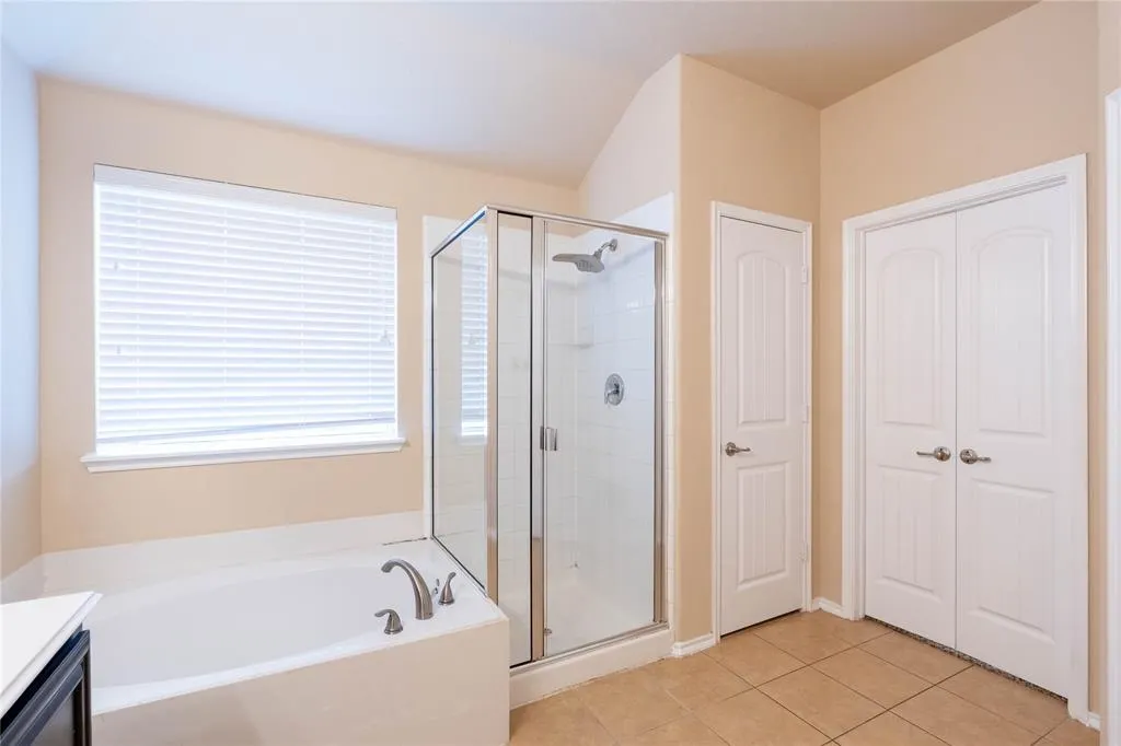 2233 Canyon Point