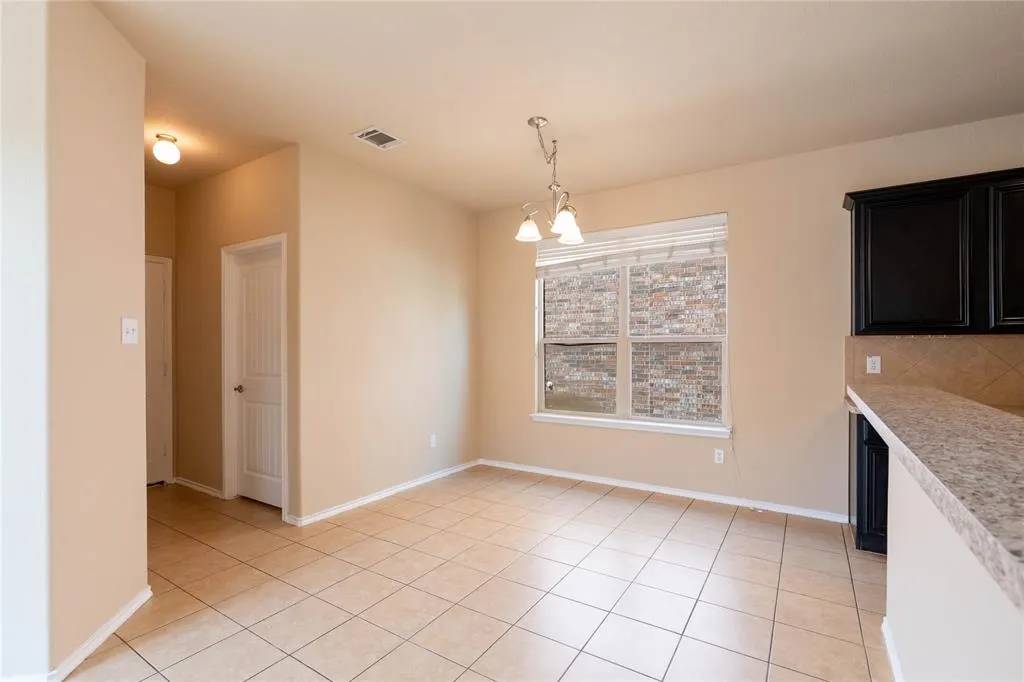 2233 Canyon Point