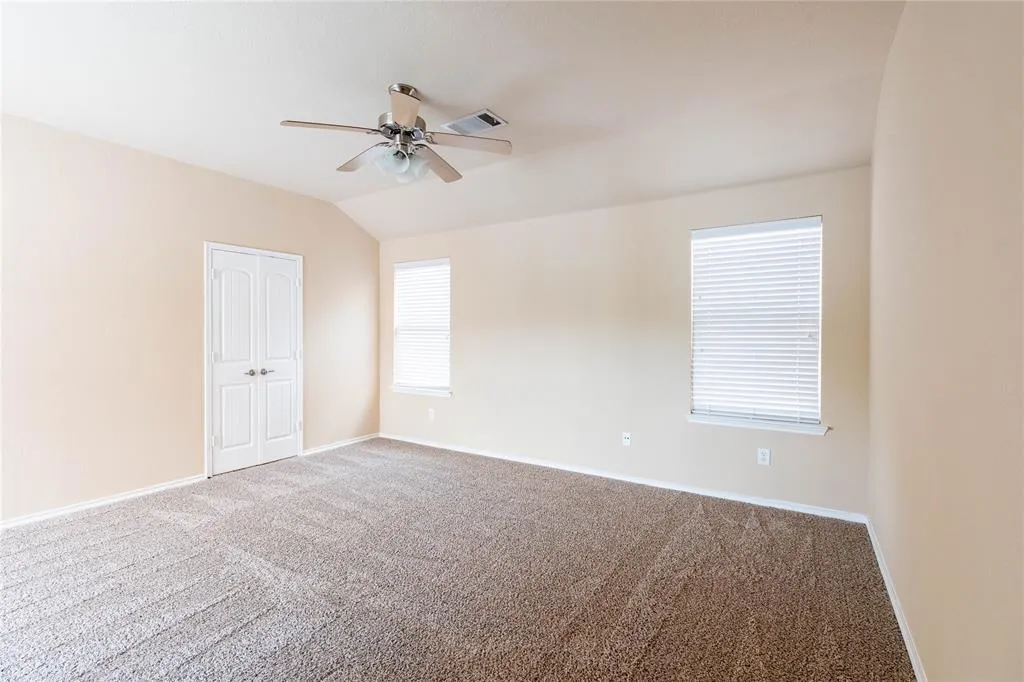 2233 Canyon Point