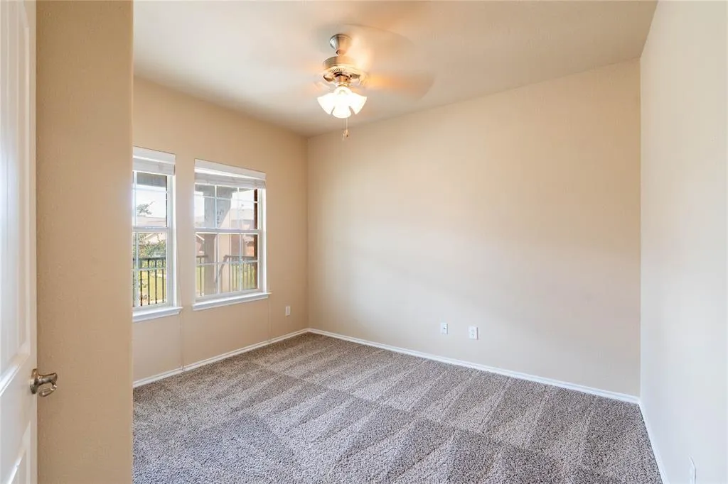 2233 Canyon Point