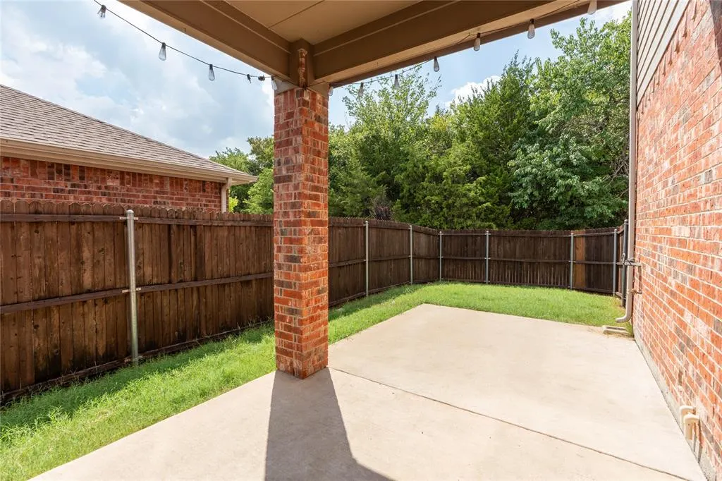 2233 Canyon Point