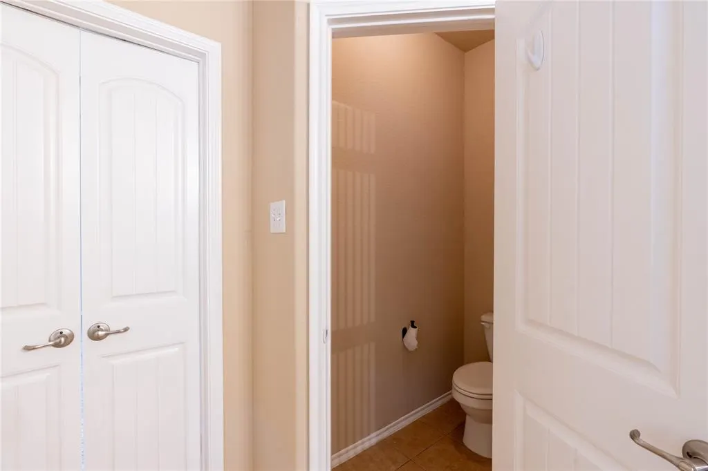 2233 Canyon Point