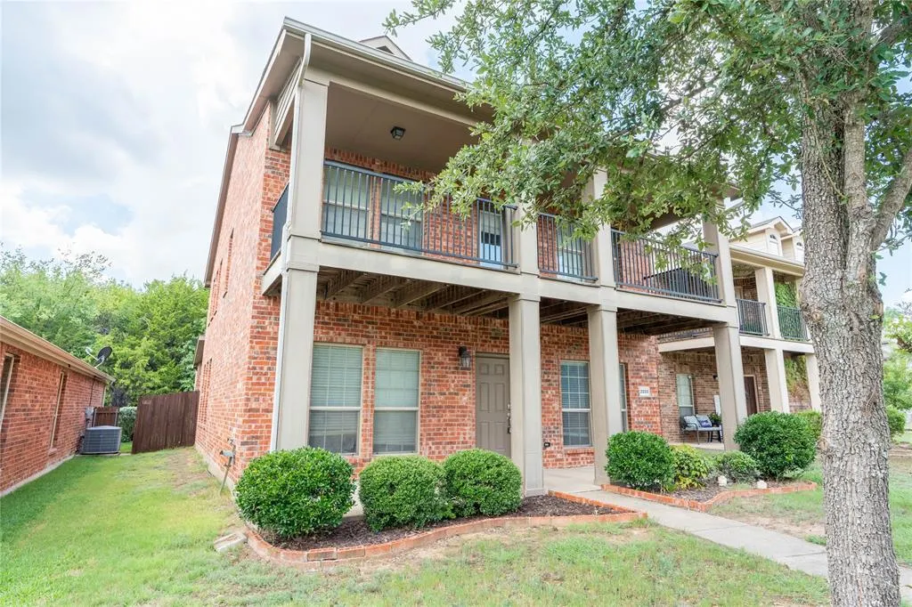 2233 Canyon Point
