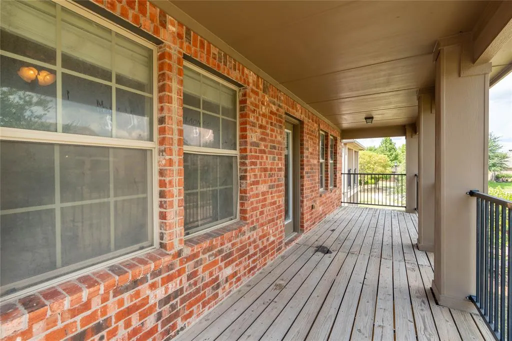 2233 Canyon Point