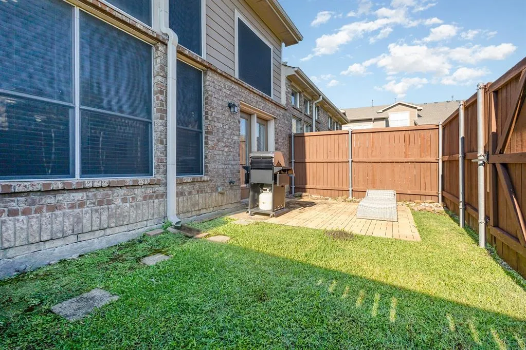 913 Avondale Lane