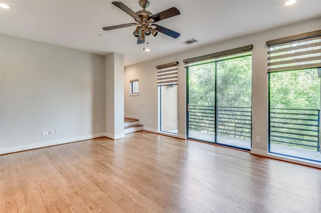 3930 Bowser Avenue, #5