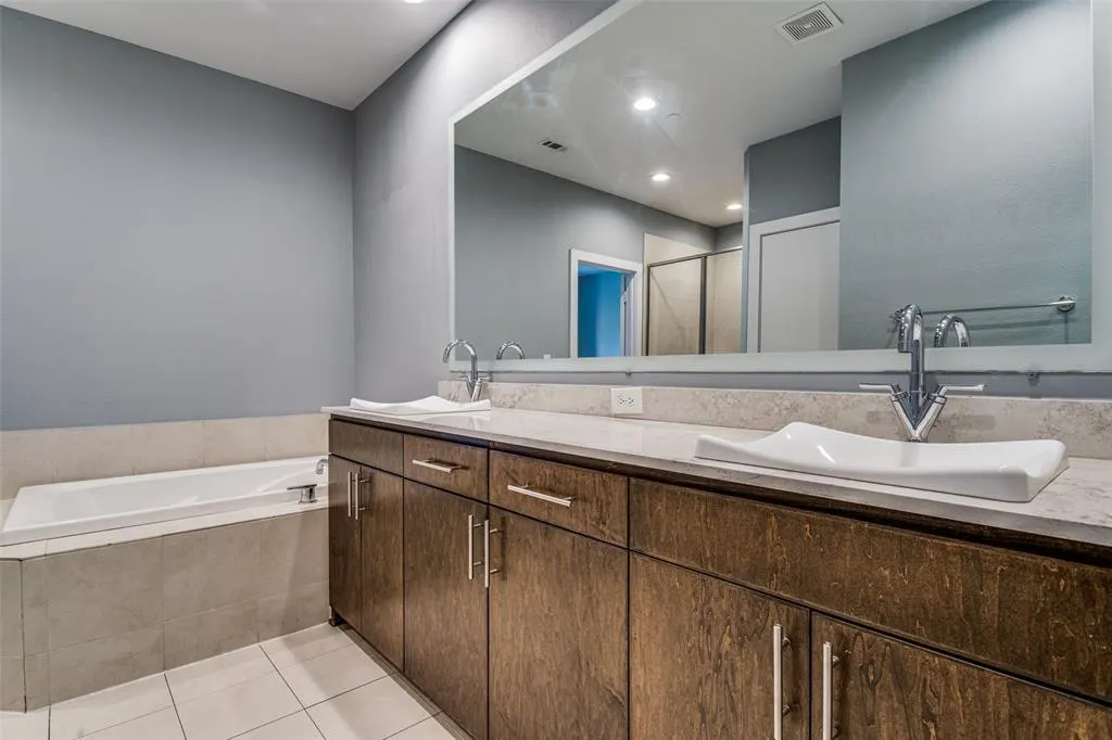 3930 Bowser Avenue, #5