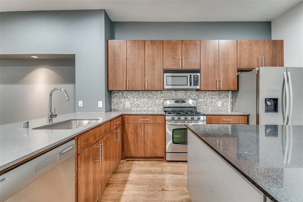 3930 Bowser Avenue, #5