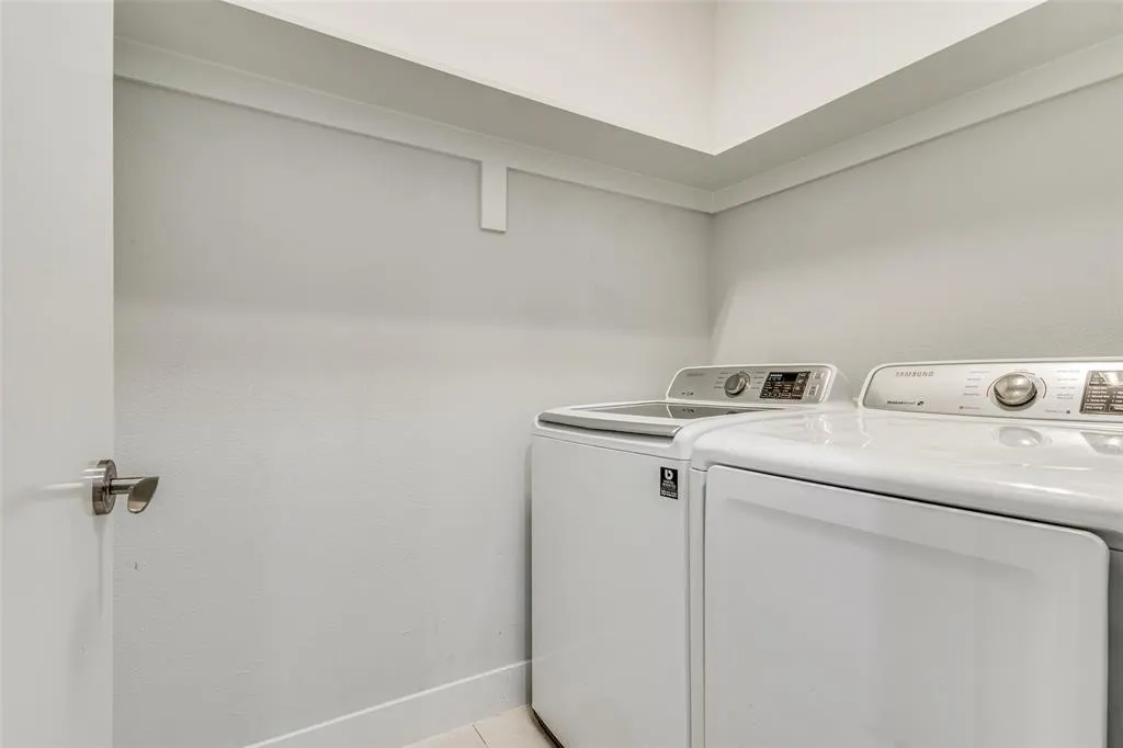 3930 Bowser Avenue, #5