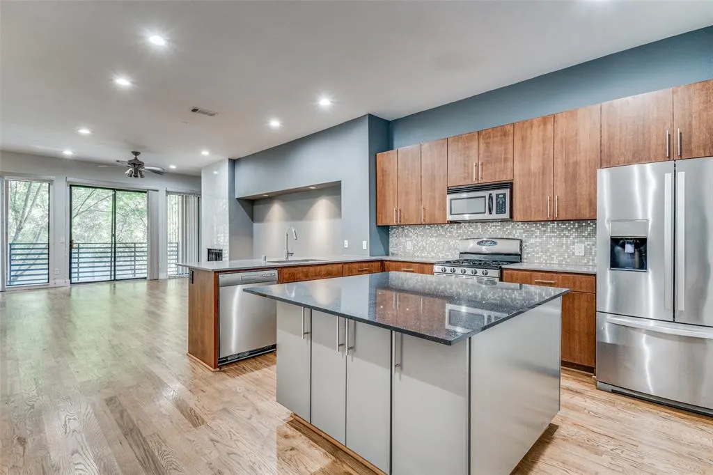 3930 Bowser Avenue, #5
