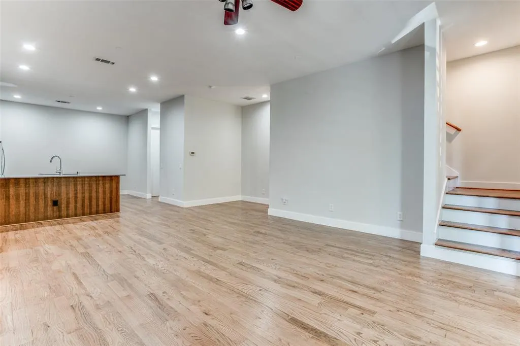 3930 Bowser Avenue, #5