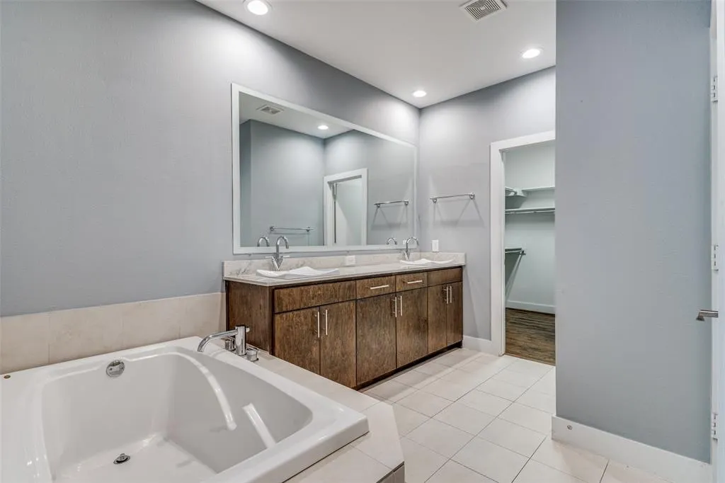 3930 Bowser Avenue, #5