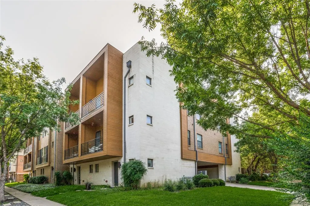 3930 Bowser Avenue, #5