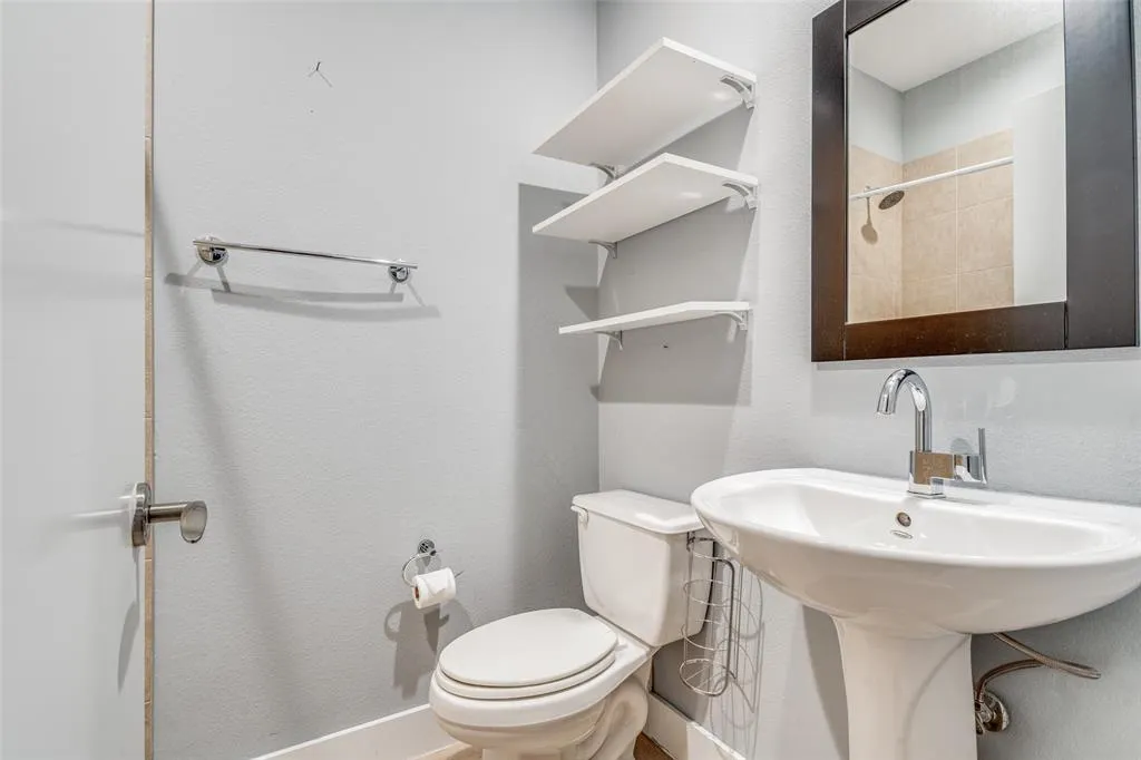 3930 Bowser Avenue, #5
