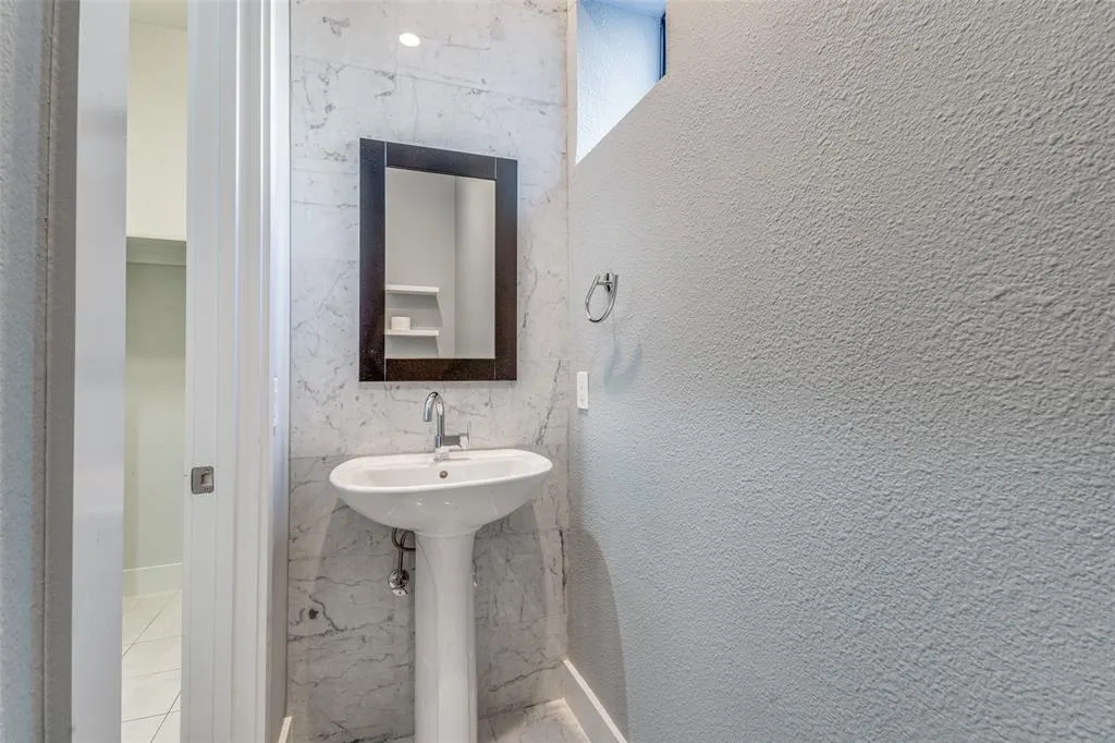 3930 Bowser Avenue, #5