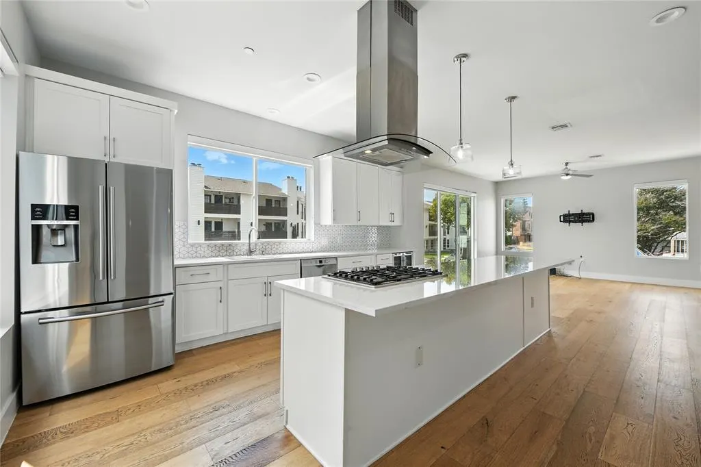 2222 Moser Avenue, #115