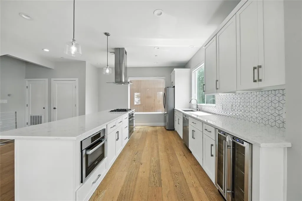 2222 Moser Avenue, #115