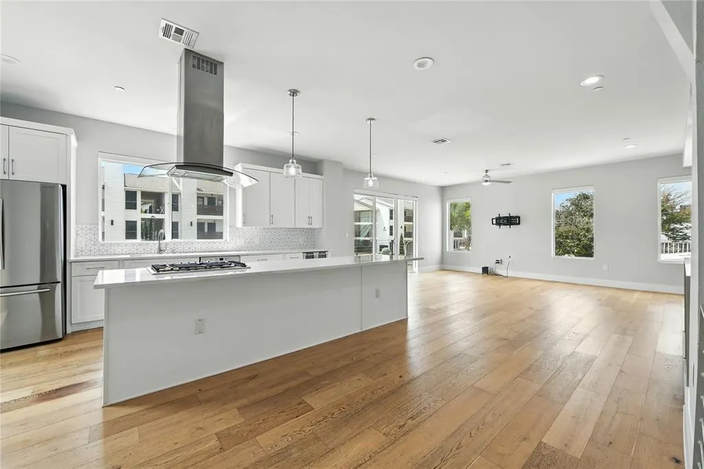 2222 Moser Avenue, #115