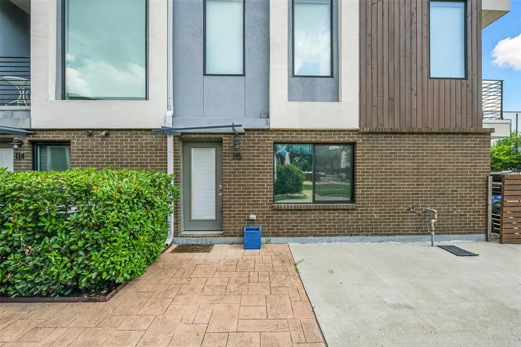 2222 Moser Avenue, #115