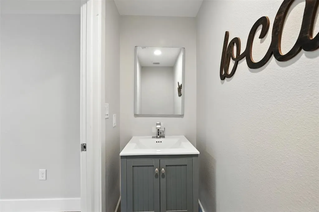 2222 Moser Avenue, #115