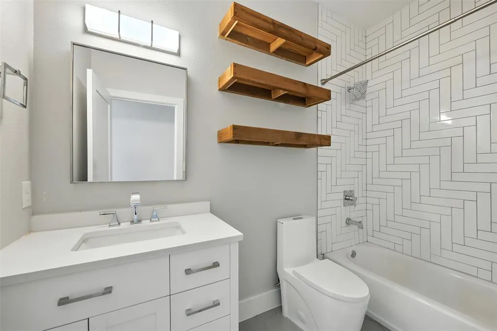 2222 Moser Avenue, #115