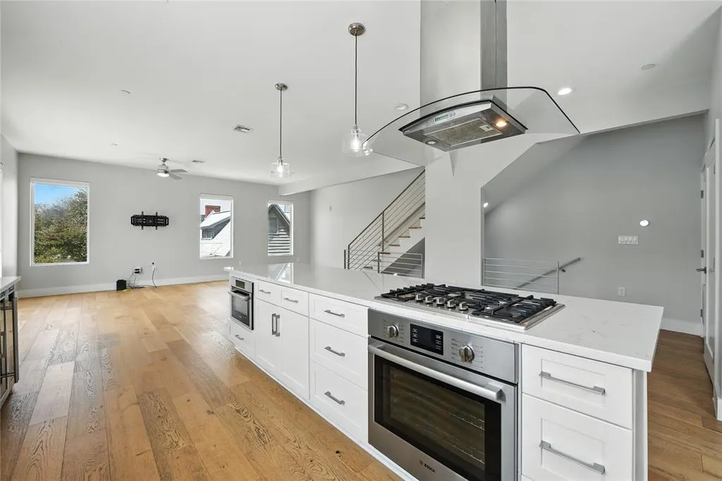 2222 Moser Avenue, #115