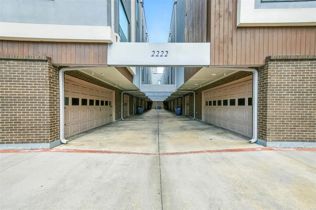 2222 Moser Avenue, #115