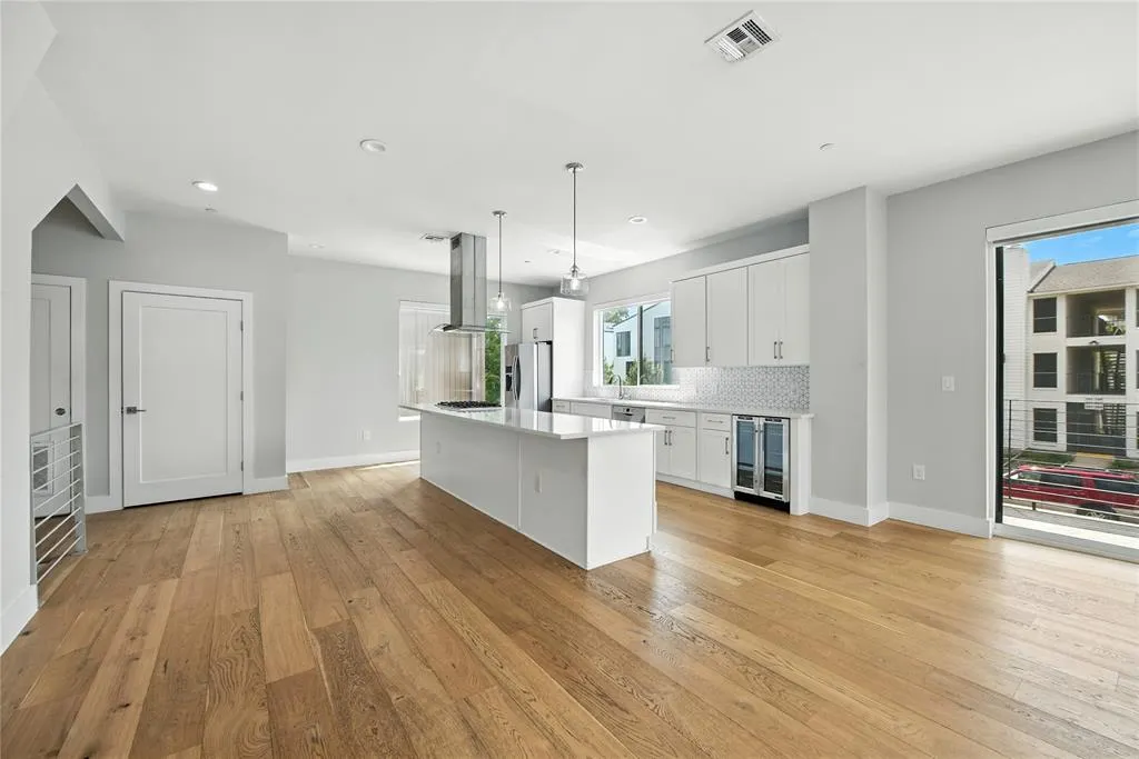 2222 Moser Avenue, #115