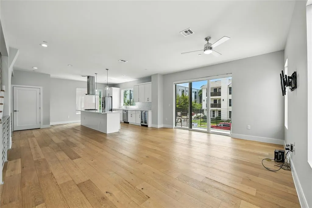 2222 Moser Avenue, #115