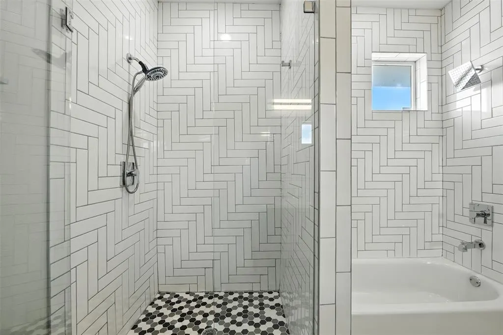 2222 Moser Avenue, #115