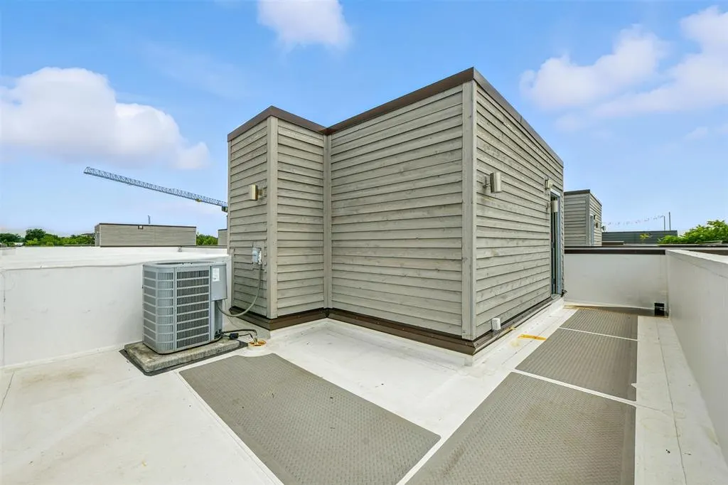2222 Moser Avenue, #115