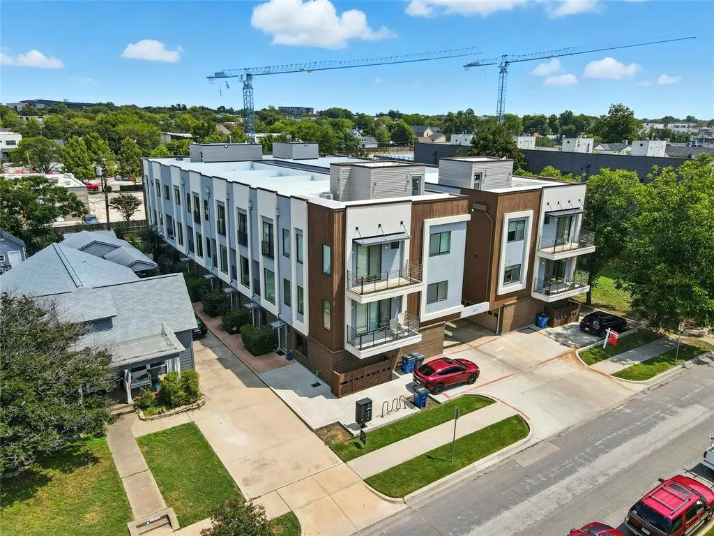 2222 Moser Avenue, #115