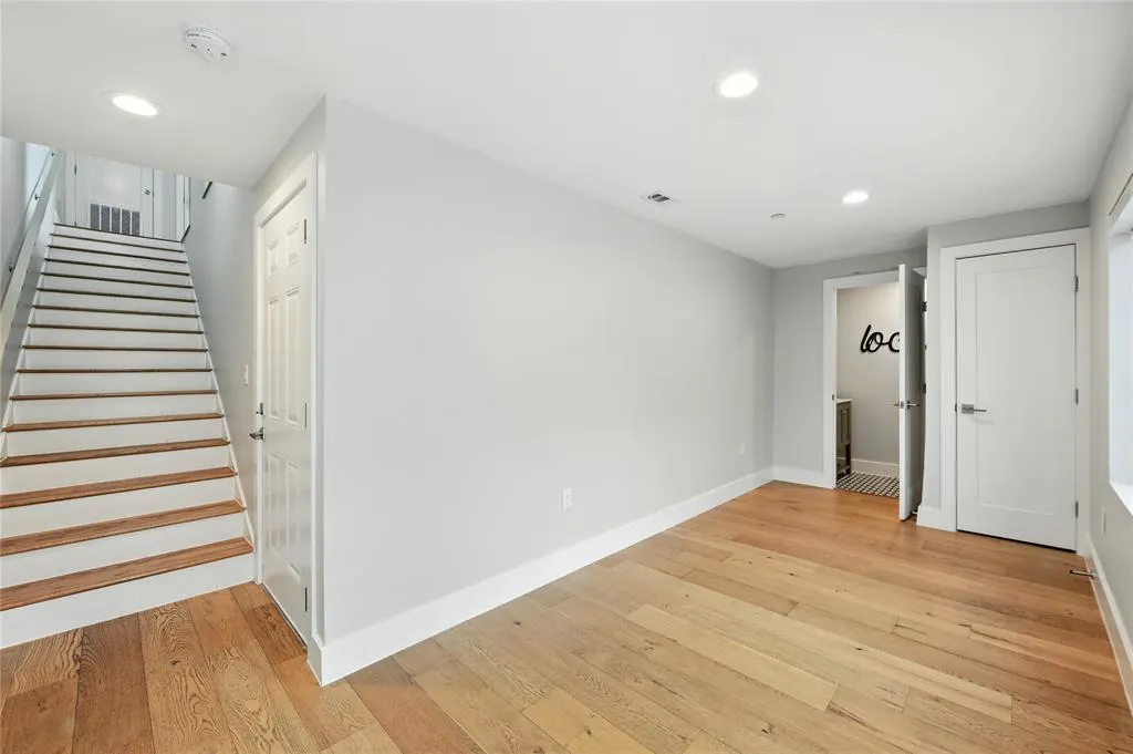 2222 Moser Avenue, #115