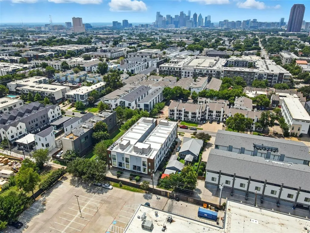 2222 Moser Avenue, #115