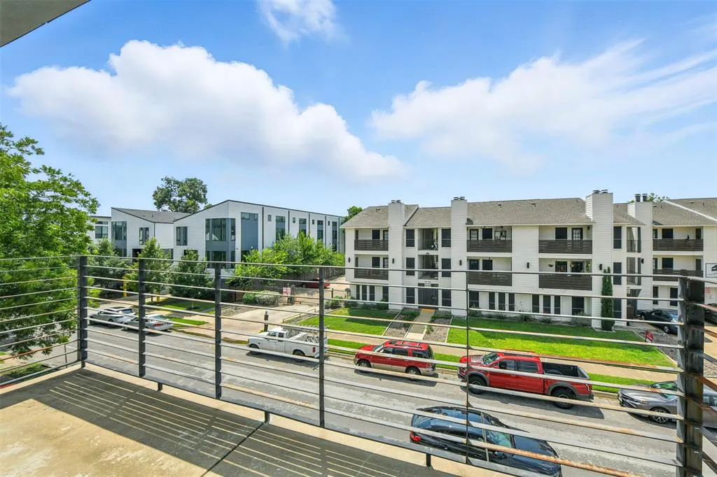 2222 Moser Avenue, #115