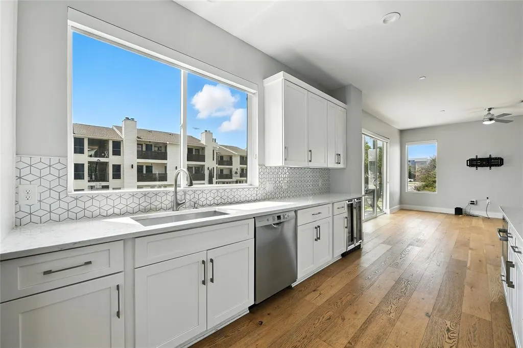 2222 Moser Avenue, #115