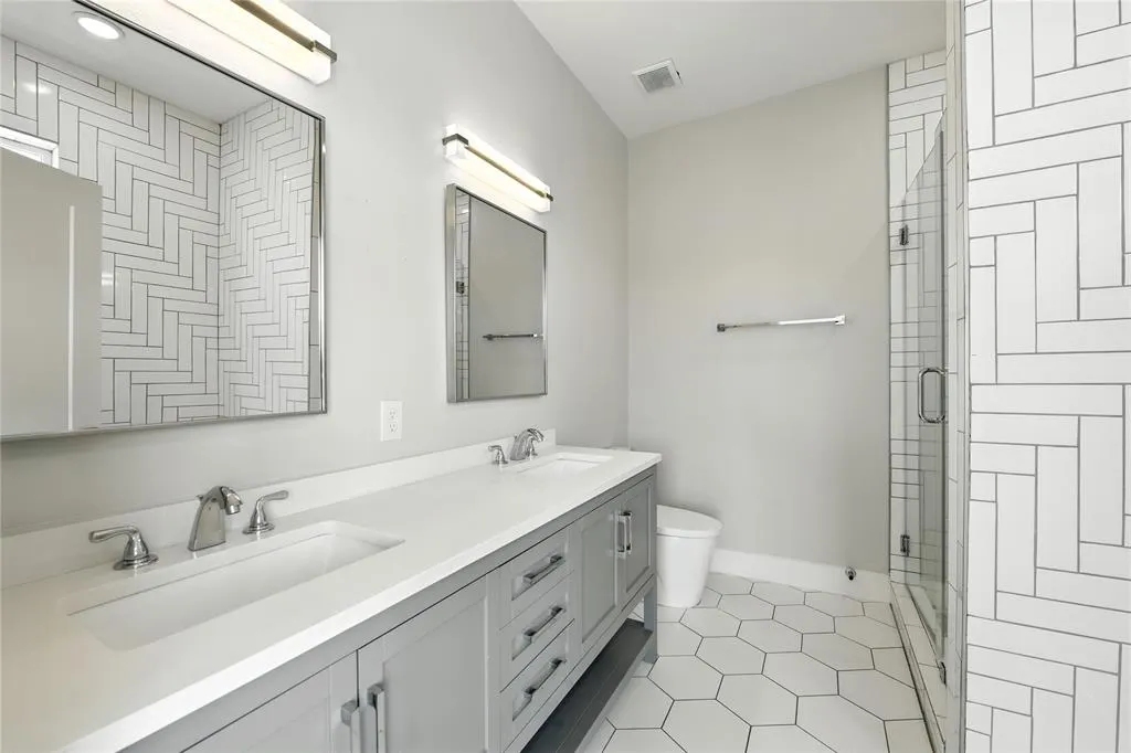 2222 Moser Avenue, #115