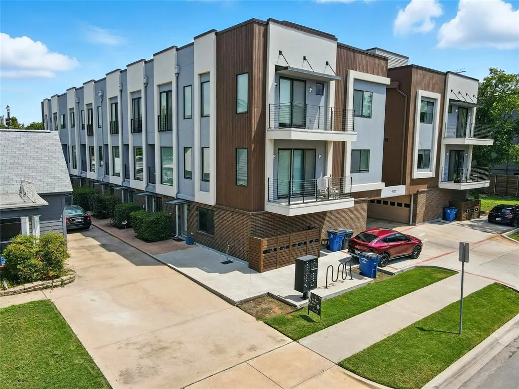 2222 Moser Avenue, #115
