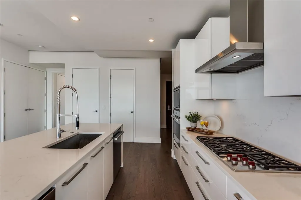 7901 Windrose Avenue, #906
