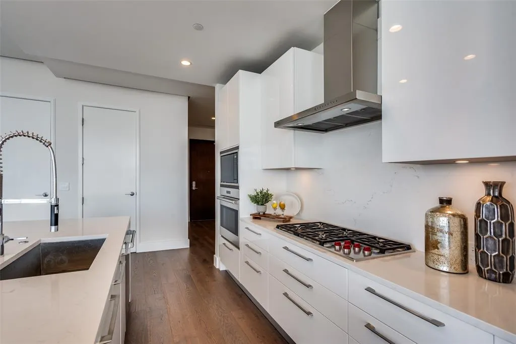 7901 Windrose Avenue, #906
