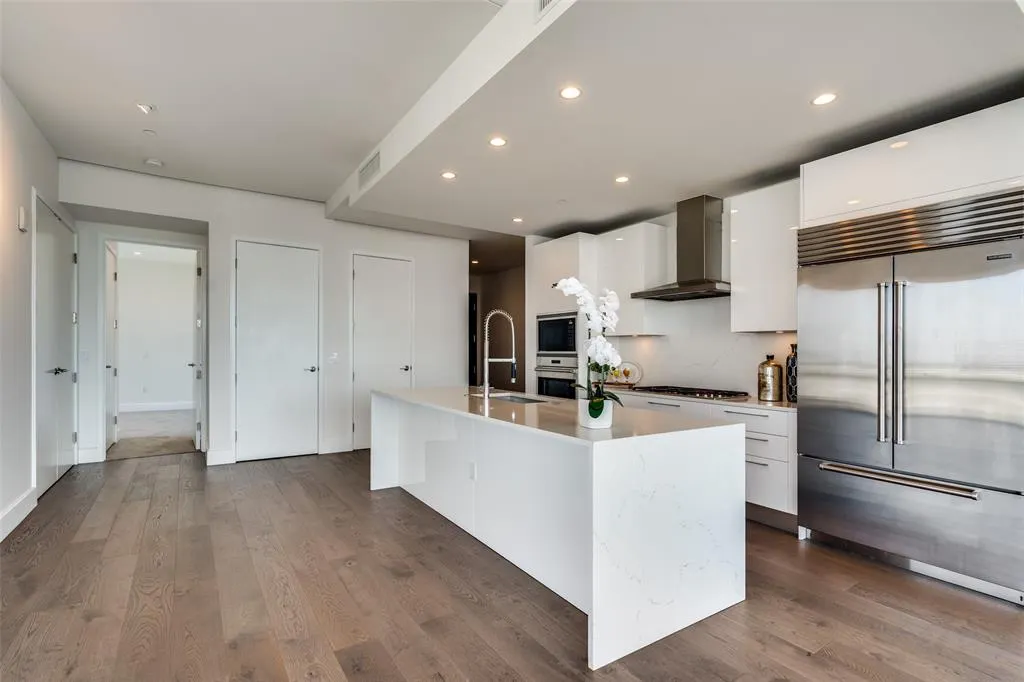 7901 Windrose Avenue, #906