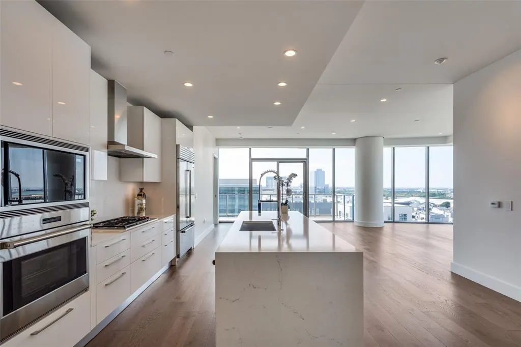 7901 Windrose Avenue, #906